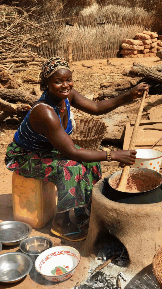 Plat traditionnel béninois préparé lors d'une expérience culinaire locale
